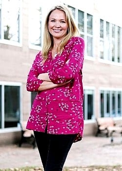 Lara Cox